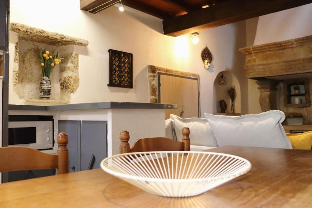 Apartament Entre Uzes Et Le Pont-Du-Gard Le Logis D'Autrefois Castillon-du-Gard Zewnętrze zdjęcie