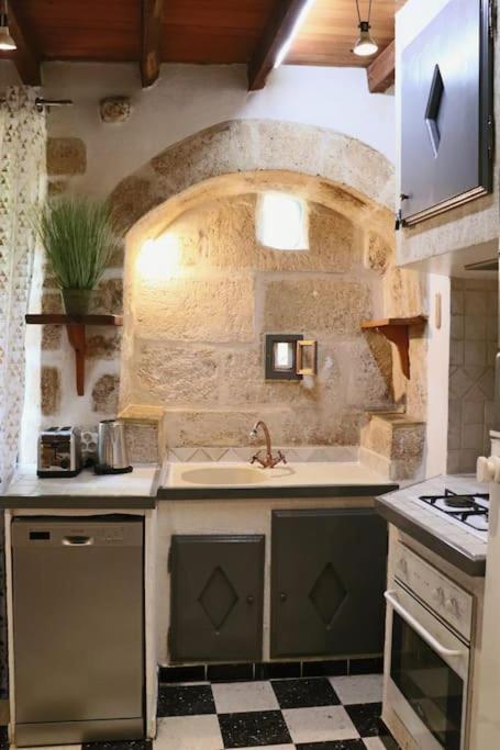 Apartament Entre Uzes Et Le Pont-Du-Gard Le Logis D'Autrefois Castillon-du-Gard Zewnętrze zdjęcie