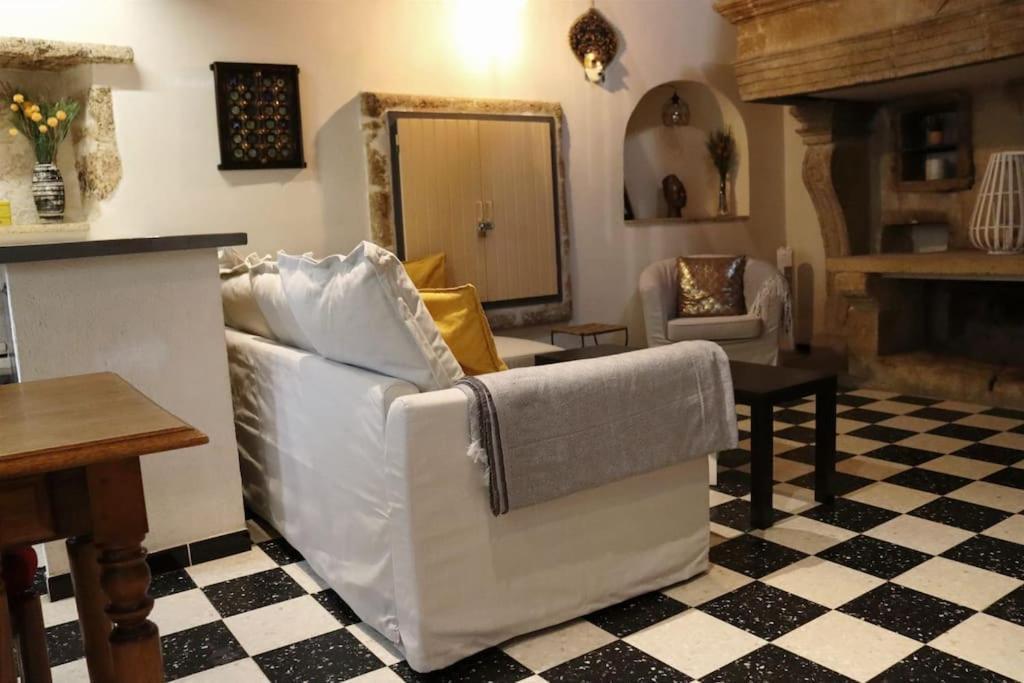 Apartament Entre Uzes Et Le Pont-Du-Gard Le Logis D'Autrefois Castillon-du-Gard Zewnętrze zdjęcie