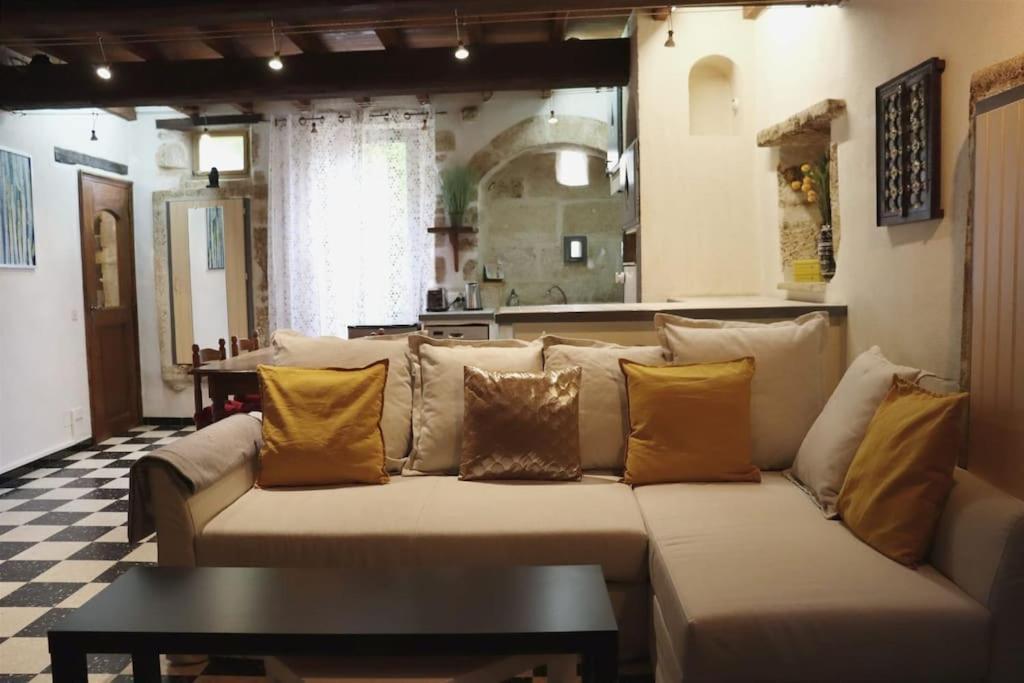 Apartament Entre Uzes Et Le Pont-Du-Gard Le Logis D'Autrefois Castillon-du-Gard Zewnętrze zdjęcie