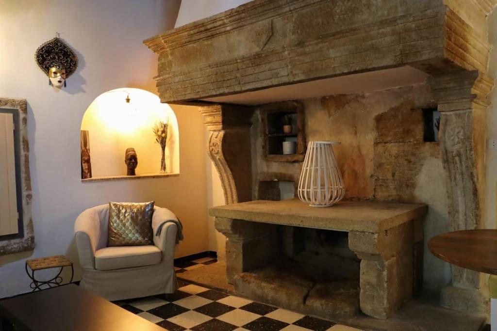 Apartament Entre Uzes Et Le Pont-Du-Gard Le Logis D'Autrefois Castillon-du-Gard Zewnętrze zdjęcie